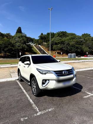 TOYOTA HILUX SW4 2.8 SRX 4X4 16V TURBO INTERCOOLER DIESEL 4P AUTOMÁTICO TOYOTA HILUX SW4 2.8 SRX 4X4 16V TURBO INTERCOOLER DIESEL 4P AUTOMÁTICO